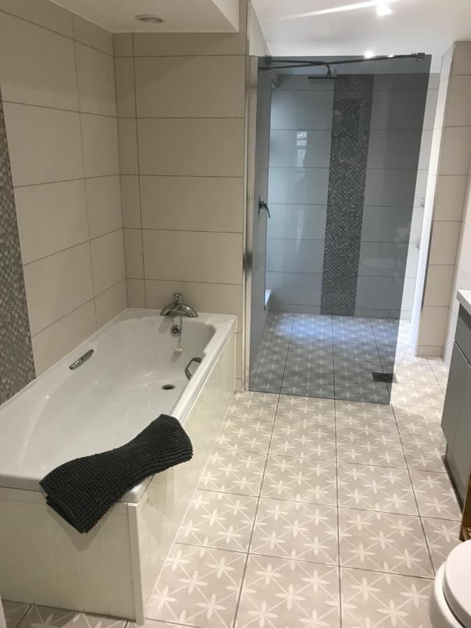 Luxury Refurbished 2 Bedroom Regency Apartment Cheltenham Zewnętrze zdjęcie